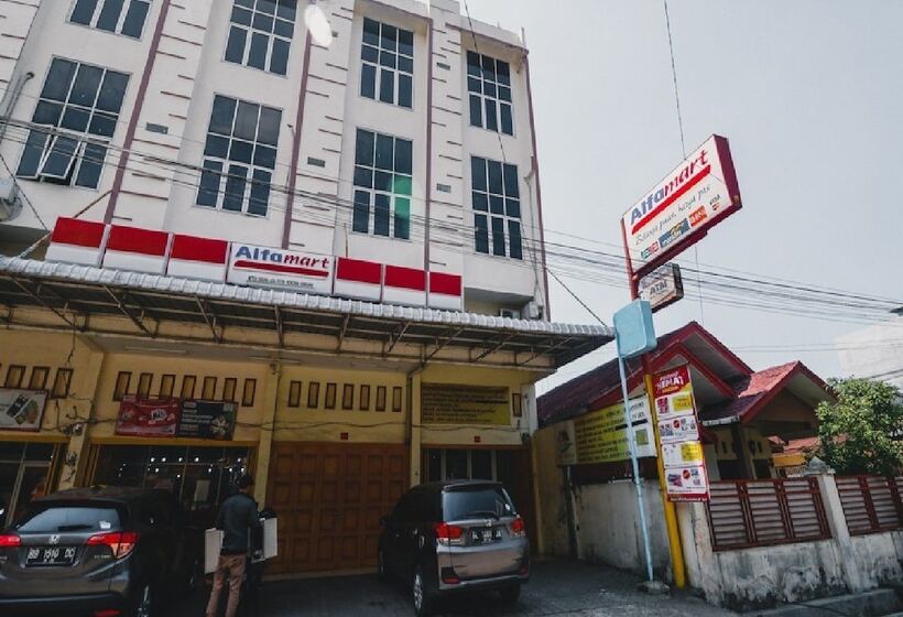 בית מלון כפרי Reddoorz At Jalan Japaris Medan