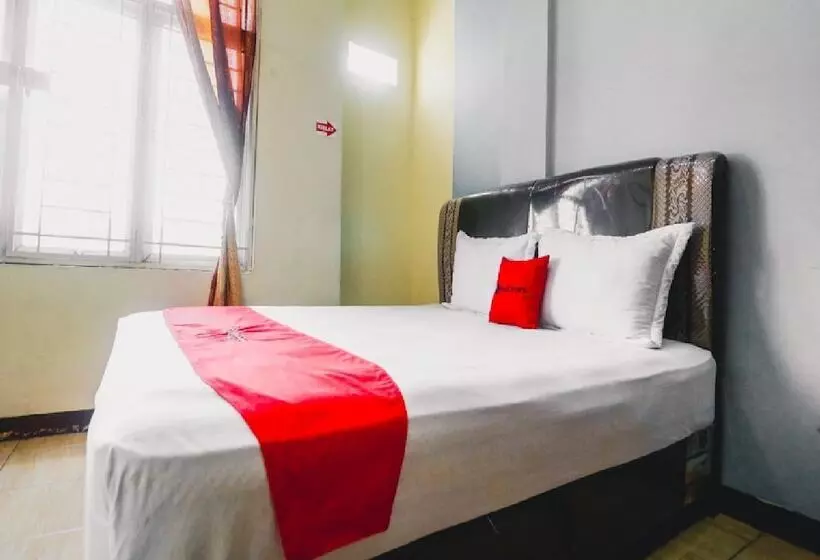ホテル Reddoorz At Jalan Japaris Medan