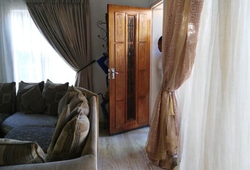 پانسیون Lapeng Home Away From Home