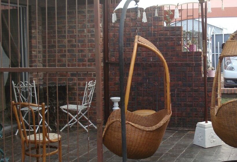 پانسیون Lapeng Home Away From Home