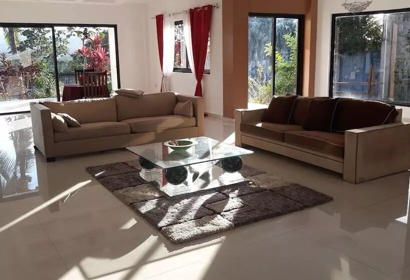 پانسیون Verano Guest House Bohol