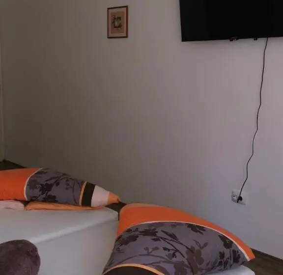 Retkeilymaja Tihany Község önkormányzat   Ifjúsági Szállás