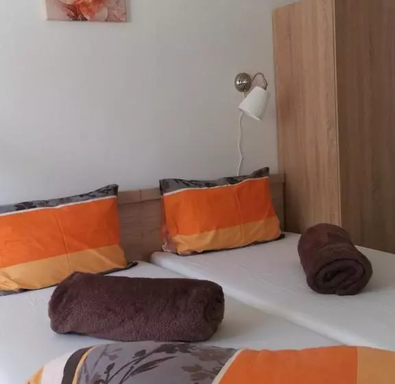 Retkeilymaja Tihany Község önkormányzat   Ifjúsági Szállás