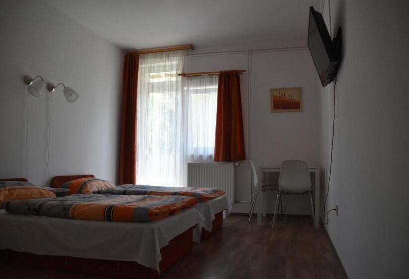 Hostel Tihany Község önkormányzat   Ifjúsági Szállás