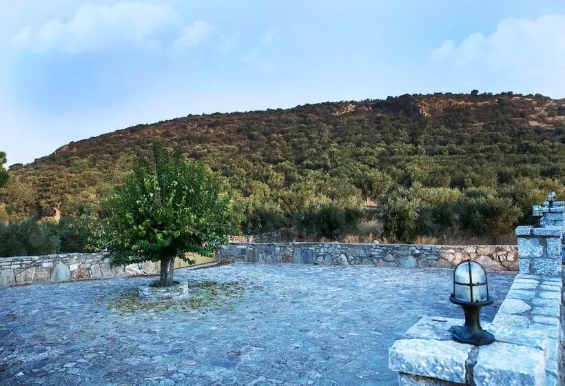 Family Vacation Home With Views In Heart Of Mani