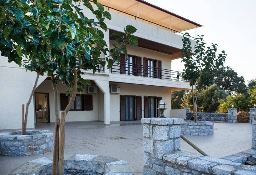 Family Vacation Home With Views In Heart Of Mani