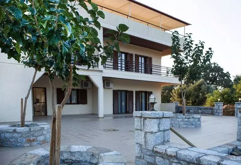 Family Vacation Home With Views In Heart Of Mani