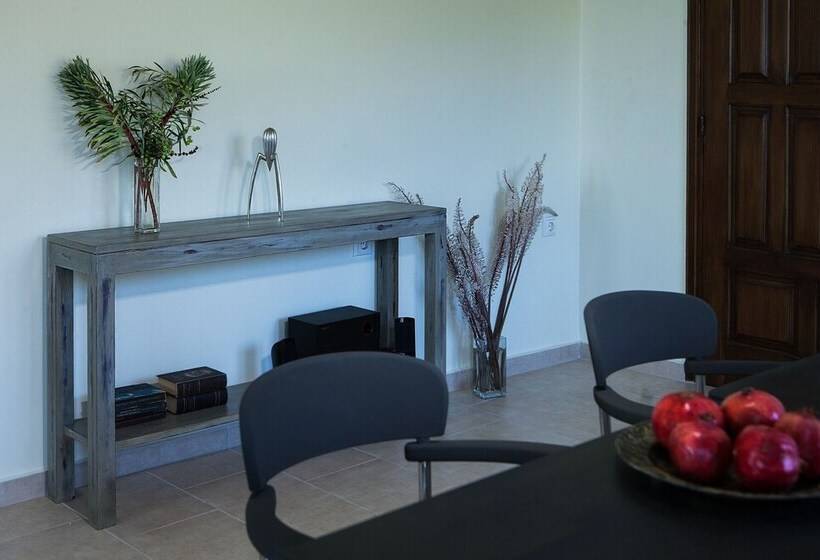 Family Vacation Home With Views In Heart Of Mani