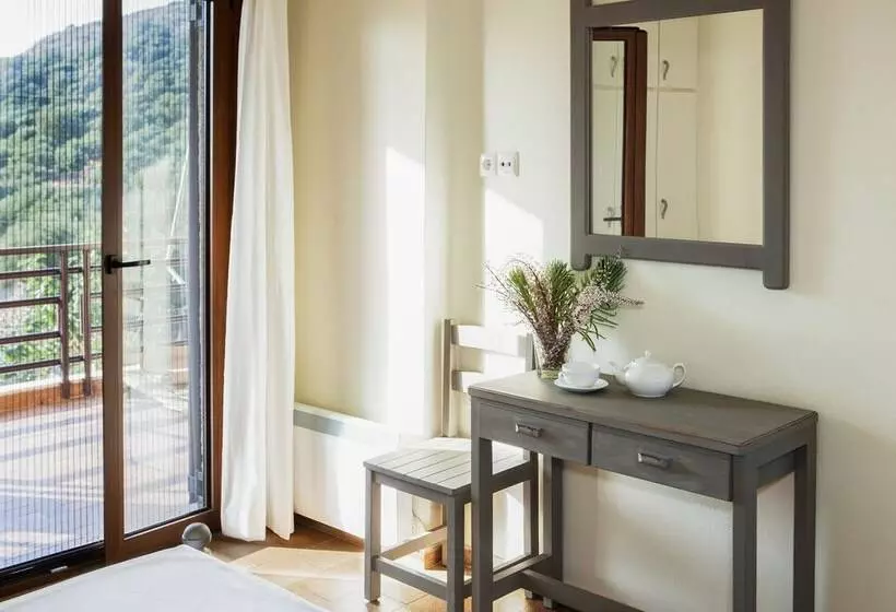Family Vacation Home With Views In Heart Of Mani