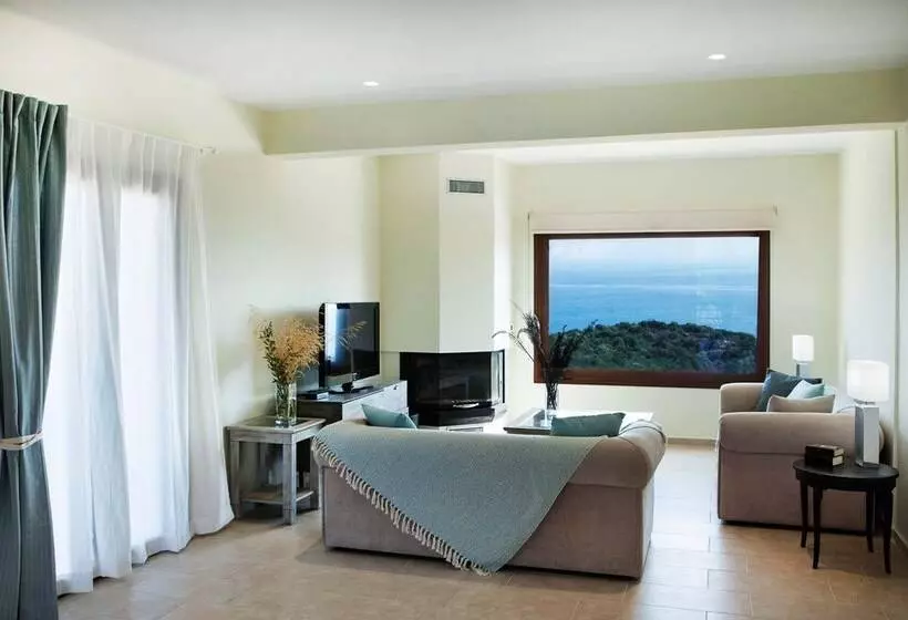 Family Vacation Home With Views In Heart Of Mani