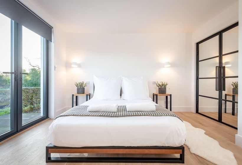 Luxury Garden Cottage Spectacular Views