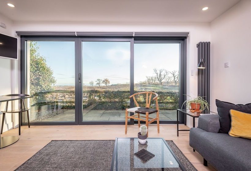 Luxury Garden Cottage Spectacular Views