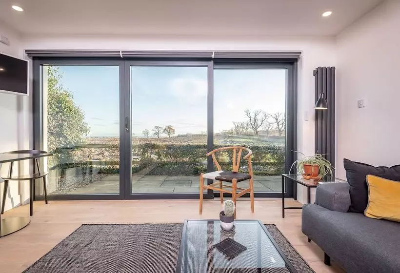 Luxury Garden Cottage Spectacular Views