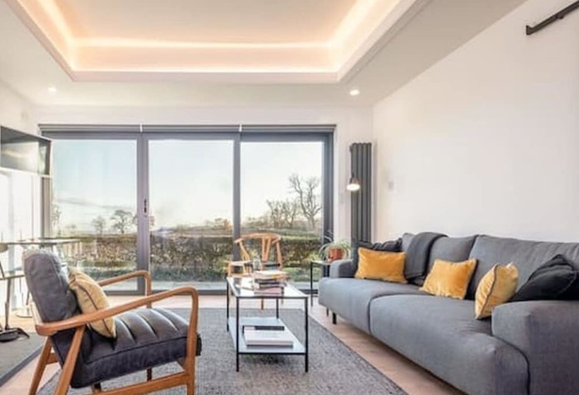 Luxury Garden Cottage Spectacular Views