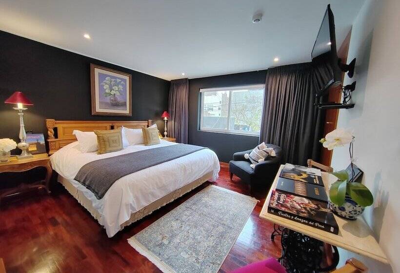 بنسيون Ana Frank Boutique