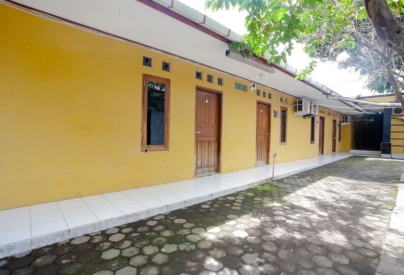 Hotel Spot On 2830 Azka Guest House Syariah