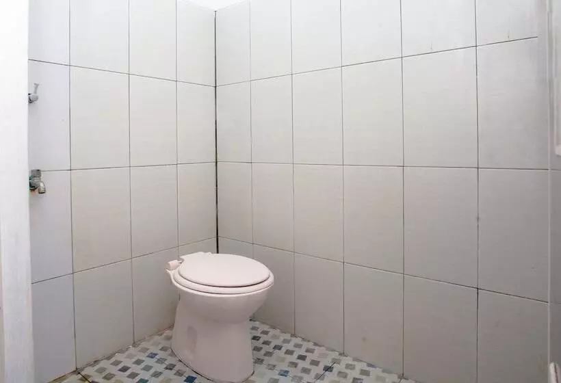 Hotelli Spot On 2830 Azka Guest House Syariah