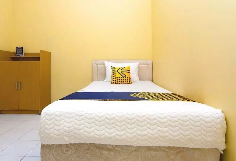 Hotelli Spot On 2830 Azka Guest House Syariah