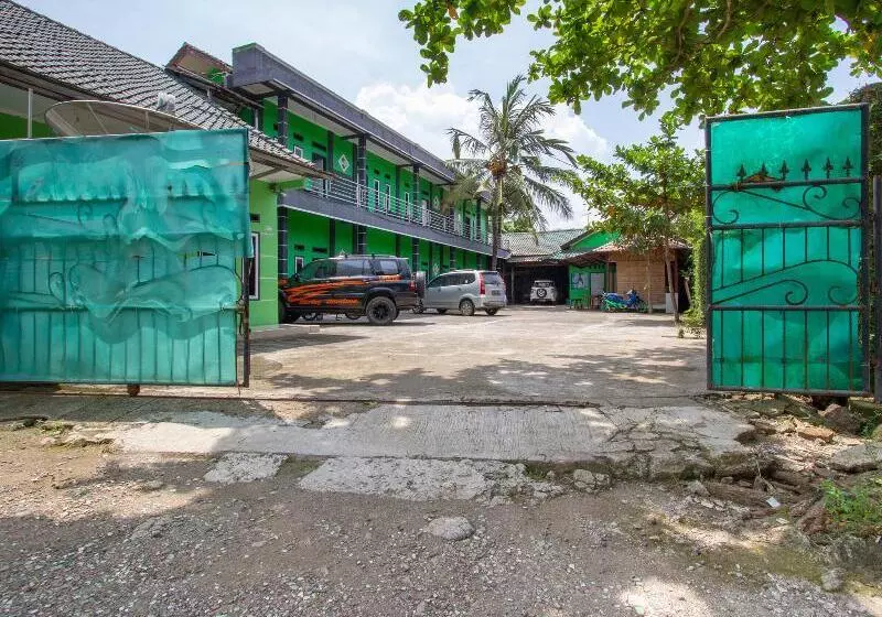 Hotelli Oyo 2588 Pondok Romeo