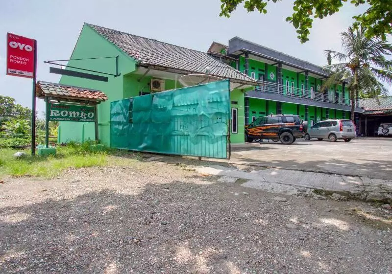 Hotelli Oyo 2588 Pondok Romeo