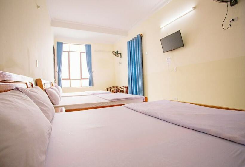 هتل Spot On 749 Four Seasons Guest House