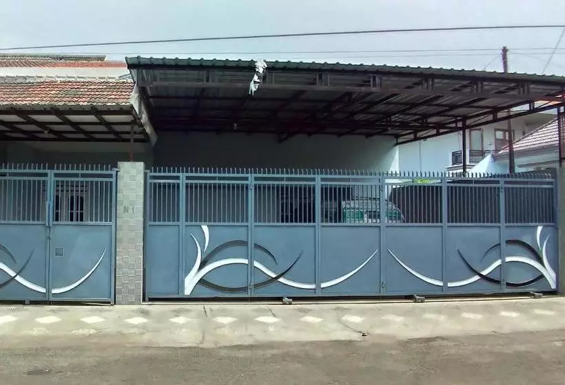 هتل Oyo 2663 Jombang Permai Syariah Residence