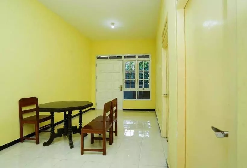 هتل Oyo 2663 Jombang Permai Syariah Residence