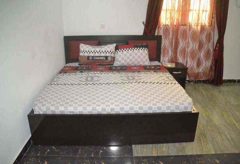 Evaville Hotel N Lounge