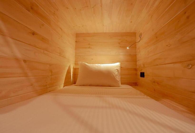 Tuk Tuk Hostel Negombo