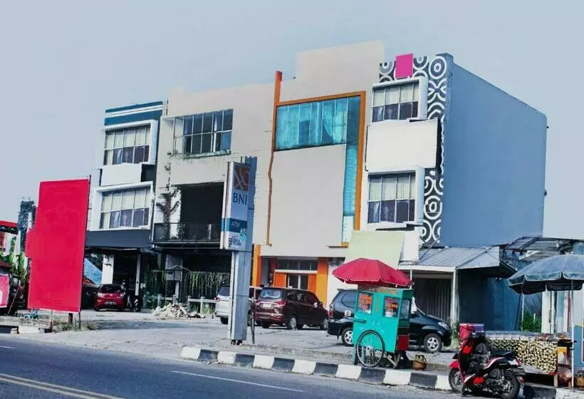 ホテル Spot On 2353 Wisma Hulubalang