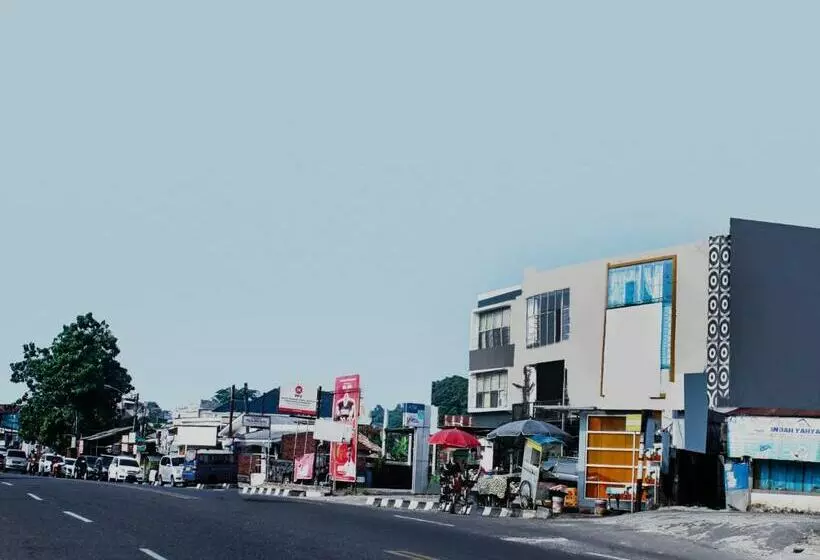 ホテル Spot On 2353 Wisma Hulubalang