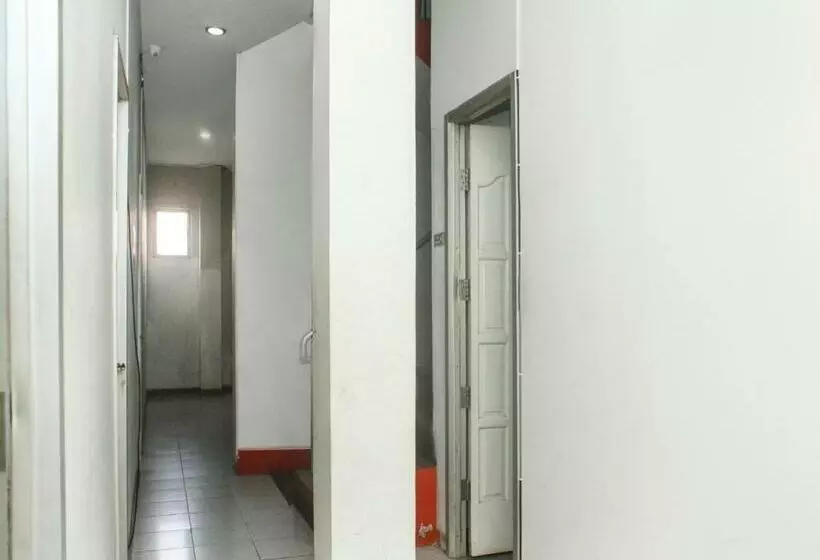 ホテル Spot On 2353 Wisma Hulubalang