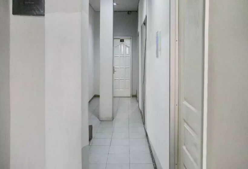 ホテル Spot On 2353 Wisma Hulubalang