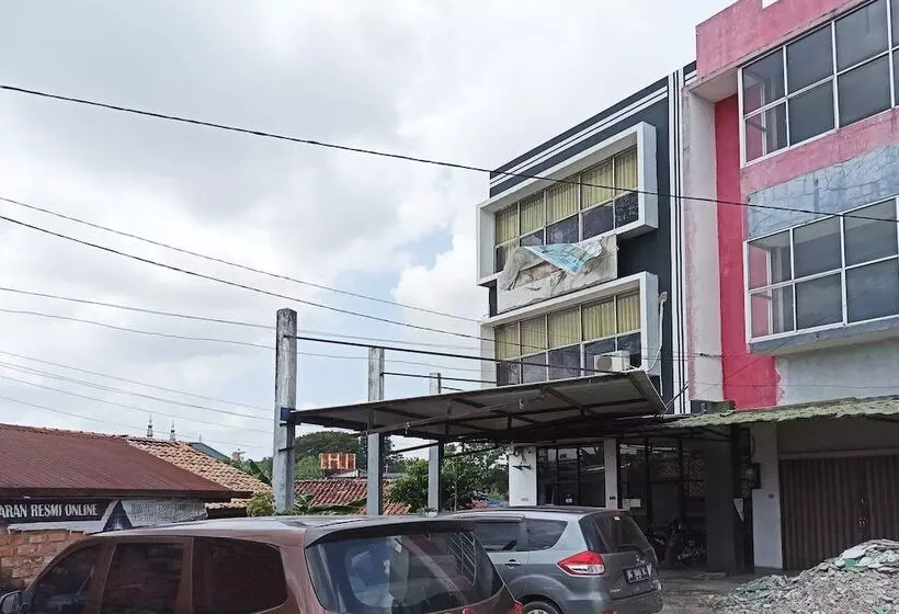 ホテル Spot On 2353 Wisma Hulubalang