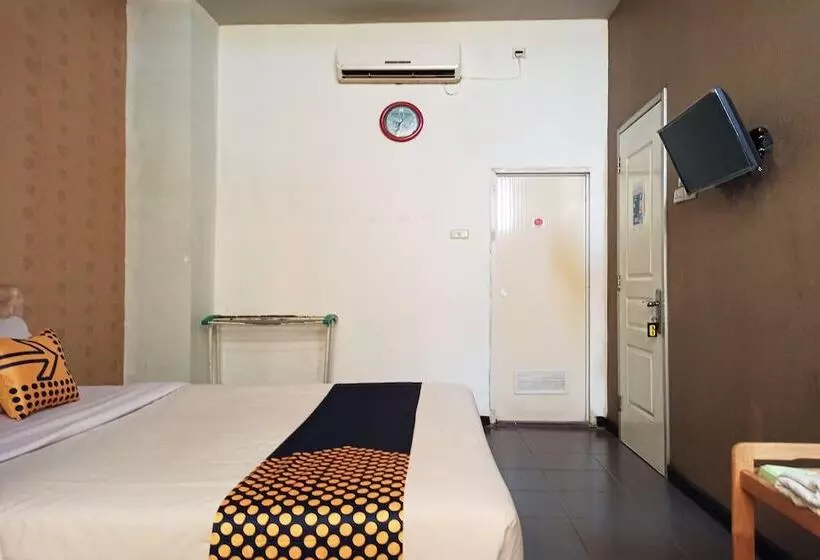 ホテル Spot On 2353 Wisma Hulubalang