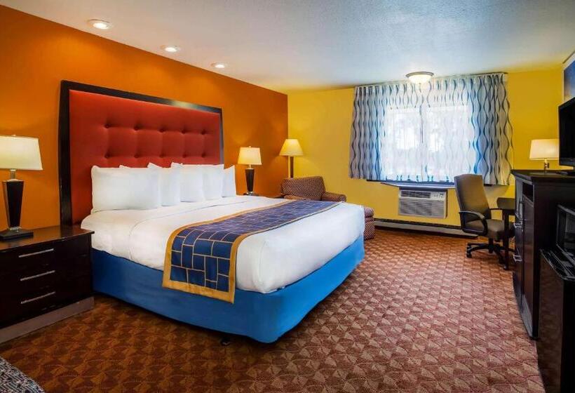 Отель Days Inn & Suites By Wyndham Stevens Point