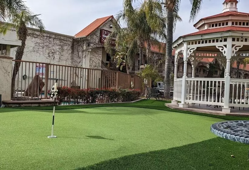Отель Dynasty Suites Redlands