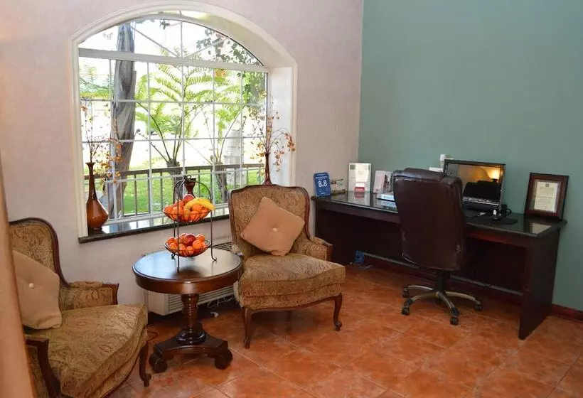 Отель Dynasty Suites Redlands