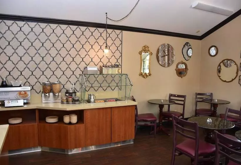 Отель Dynasty Suites Redlands