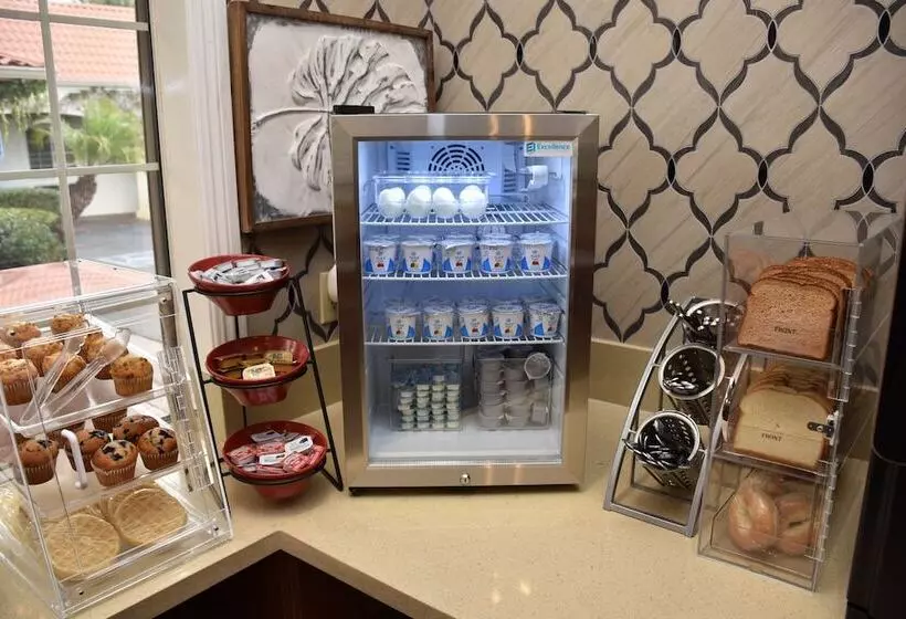 Отель Dynasty Suites Redlands