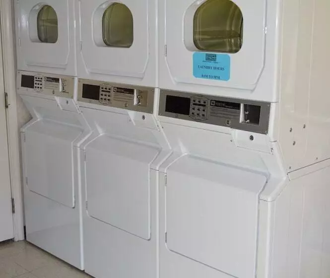 Отель Dynasty Suites Redlands