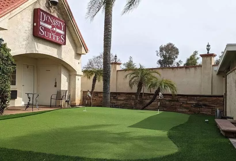 Отель Dynasty Suites Redlands