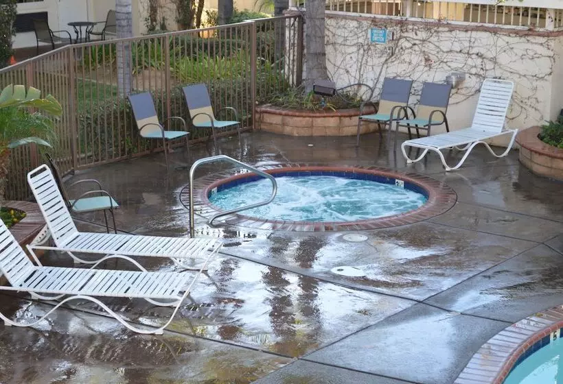 Отель Dynasty Suites Redlands