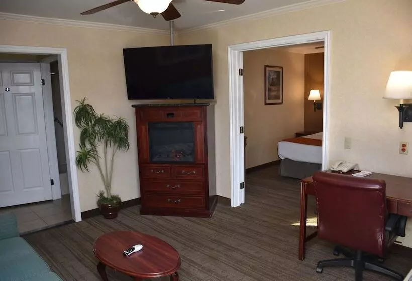 Отель Dynasty Suites Redlands