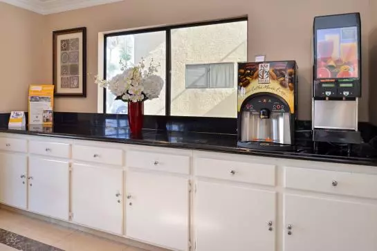 Szálloda Rodeway Inn & Suites