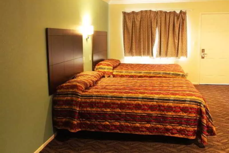 Szálloda Rodeway Inn & Suites