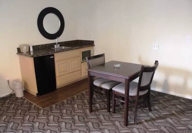 Szálloda Rodeway Inn & Suites