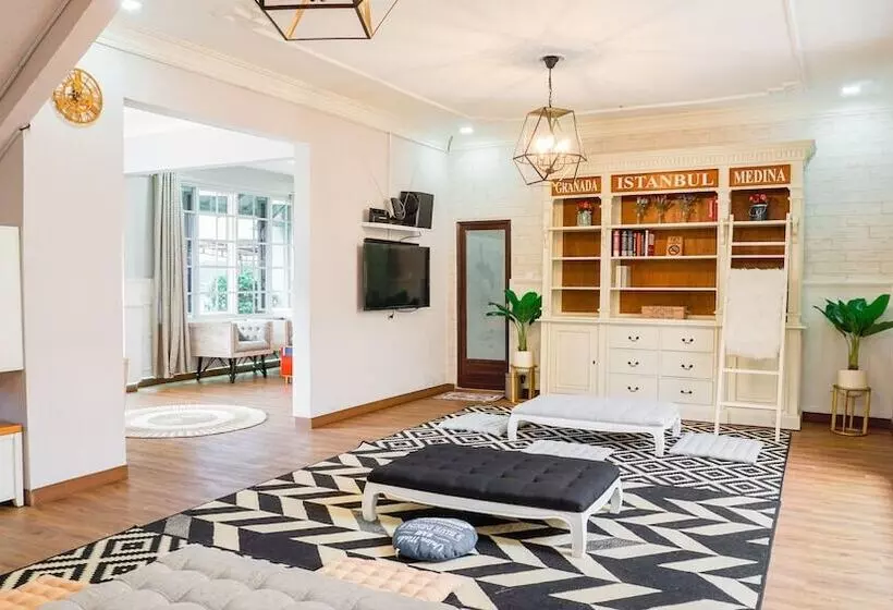 هتل Spot On 2053 Granada Syariah Home Stay