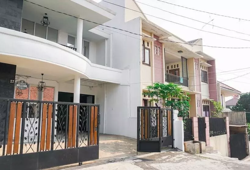 هتل Spot On 2053 Granada Syariah Home Stay