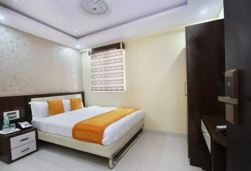 Hotelli Capital O 5381 The Emirates